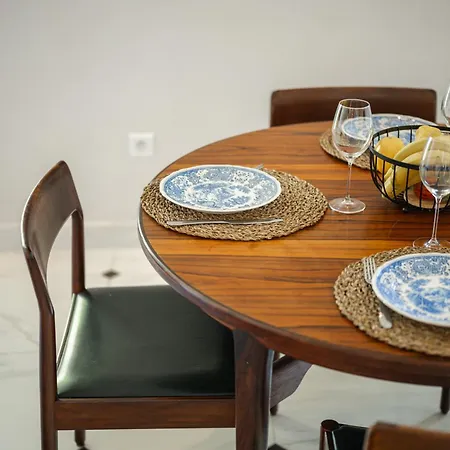 Apartamento Alexandra Palace, Belle Epoque Menton, Vue Mer, Parking